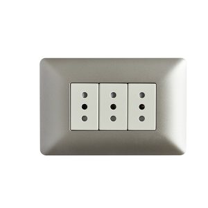 Enchufe Triple 10A 250V  Champagne